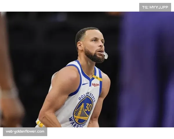 库里半场命中8记三分，勇士领先奇才25分